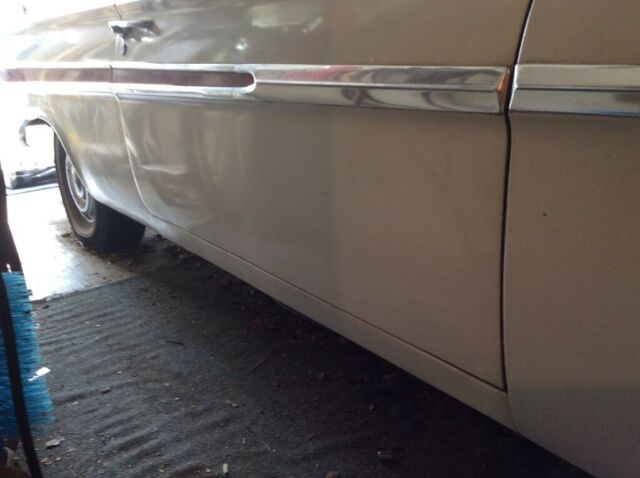 1961 White Chevrolet Impala Coupe