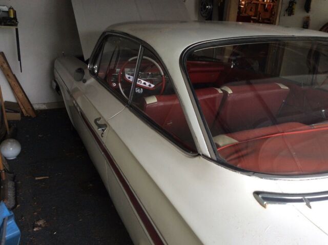 1961 White Chevrolet Impala Coupe