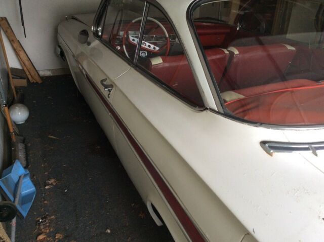 1961 White Chevrolet Impala Coupe