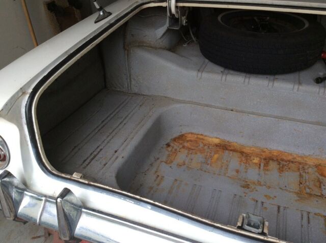 1961 White Chevrolet Impala Coupe