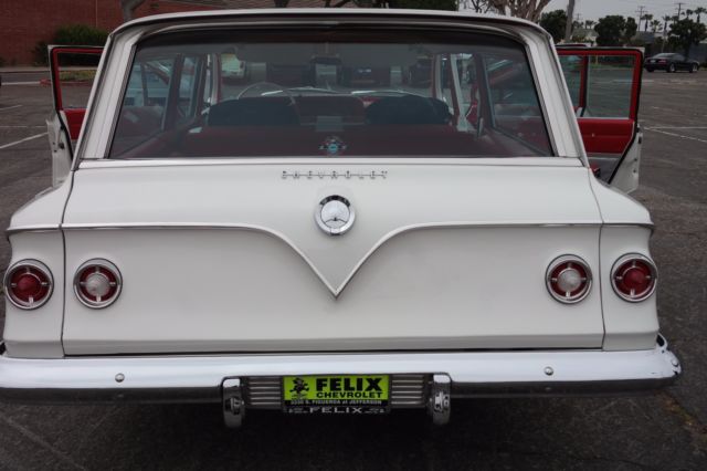 1961 White Chevrolet Impala Wagon