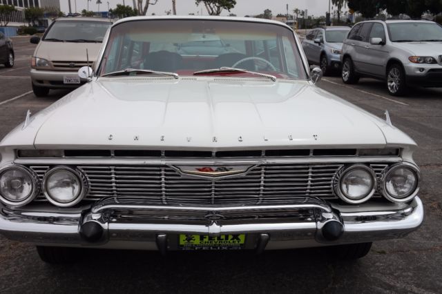 1961 White Chevrolet Impala Wagon