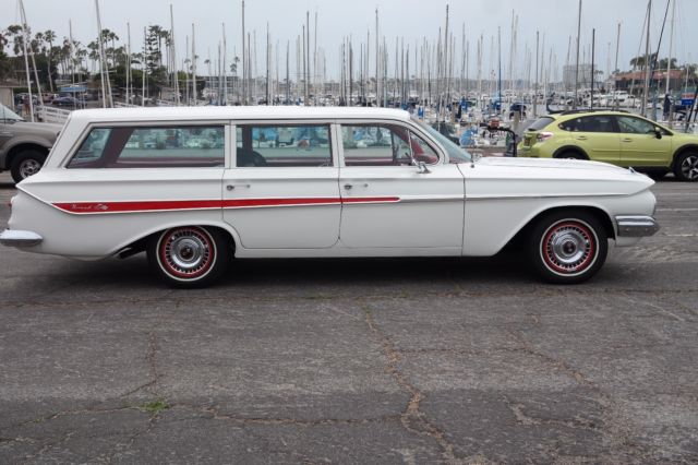 1961 White Chevrolet Impala Wagon
