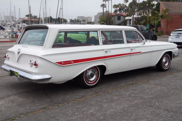 1961 White Chevrolet Impala Wagon