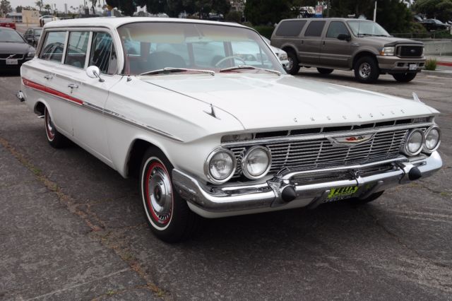 1961 White Chevrolet Impala Wagon