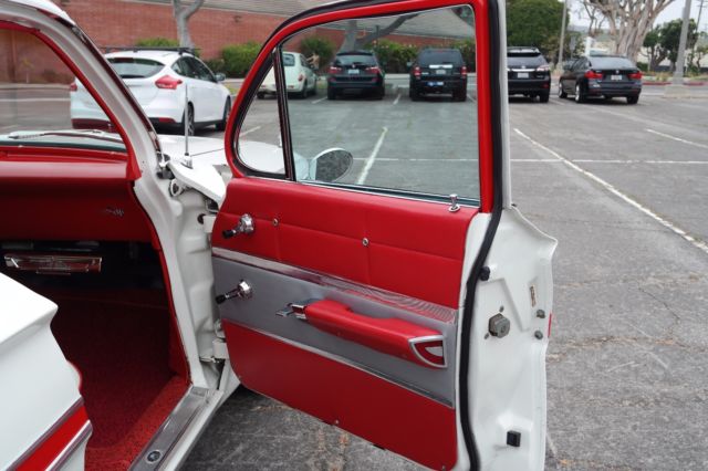 1961 White Chevrolet Impala Wagon