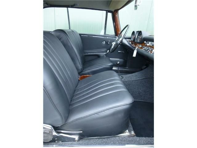 1961 Mercedes-Benz 200-Series