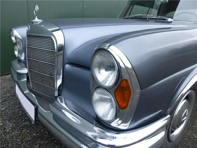 1961 Mercedes-Benz 200-Series