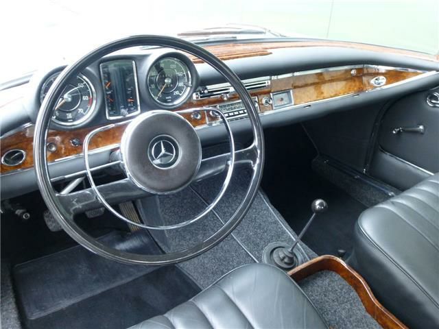 1961 Mercedes-Benz 200-Series