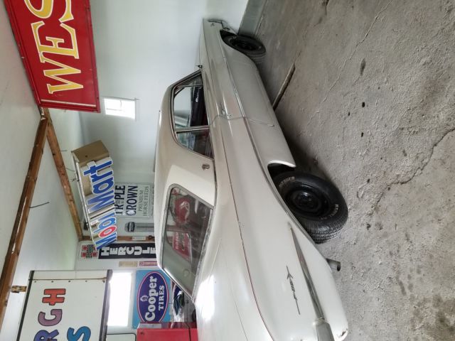 1961 White Oldsmobile Cutlass