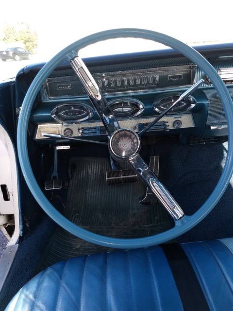 1961 White Oldsmobile Super 88 Sedan