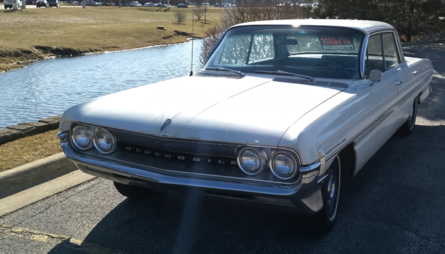 1961 White Oldsmobile Super 88 Sedan