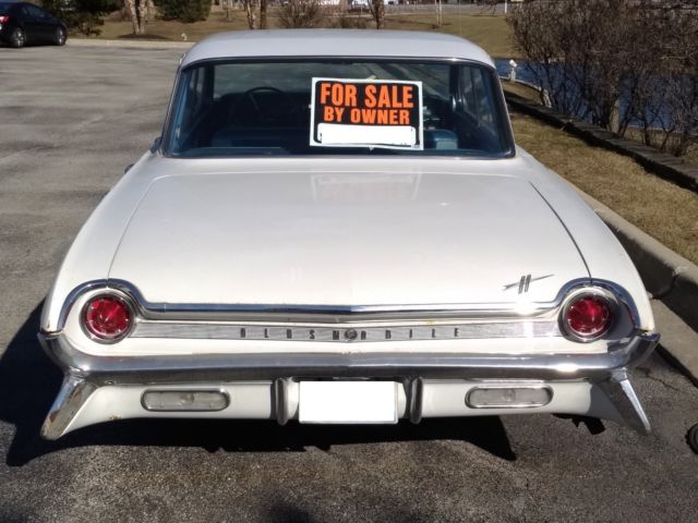 1961 White Oldsmobile Super 88 Sedan