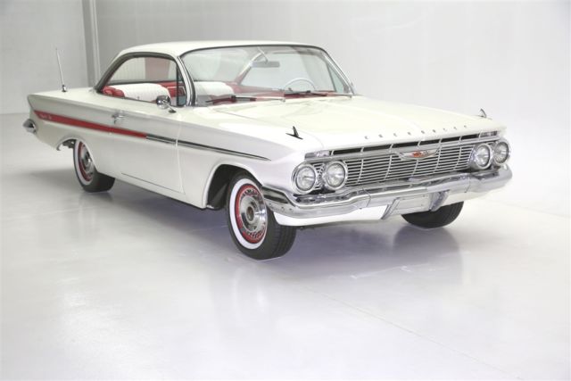 1961 White Chevrolet Impala Coupe