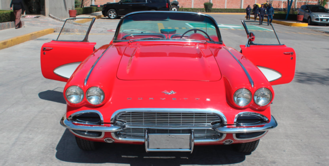 1961 ROMAN RED/WHITE CAVES Chevrolet Corvette HARD AND SOFT TOP CONVERTIBLE