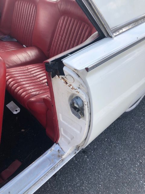 1961 Ford Thunderbird