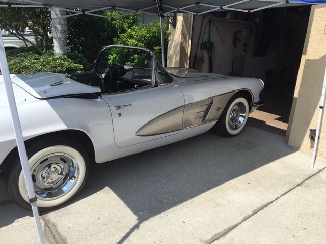 1961 White Chevrolet Corvette