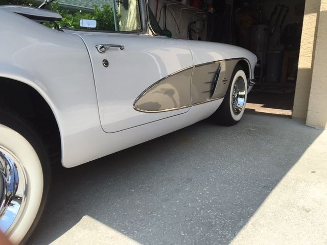 1961 White Chevrolet Corvette