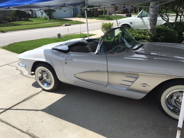 1961 White Chevrolet Corvette