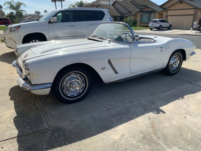 1962 White Chevrolet Corvette Convertible