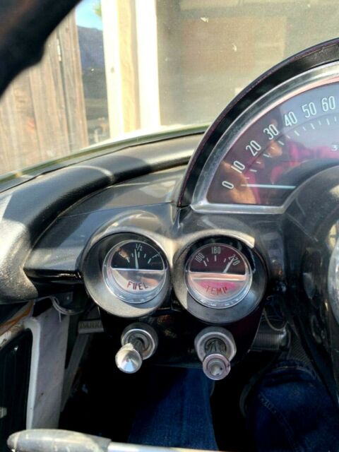 1962 White Chevrolet Corvette Convertible