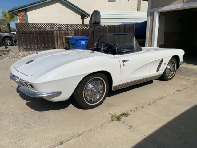 1962 White Chevrolet Corvette Convertible