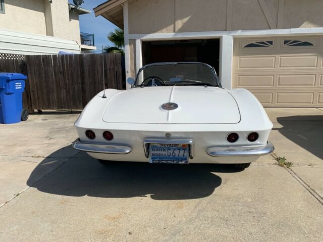 1962 White Chevrolet Corvette Convertible