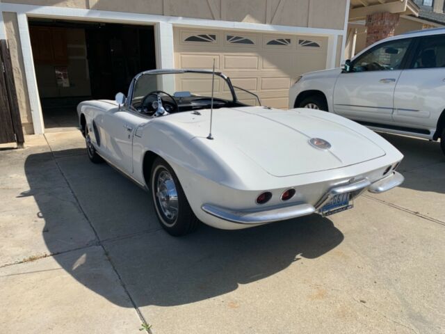 1962 White Chevrolet Corvette Convertible