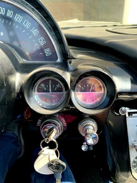 1962 White Chevrolet Corvette Convertible