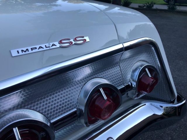 1962 White Chevrolet Impala Coupe