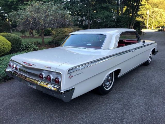 1962 White Chevrolet Impala Coupe