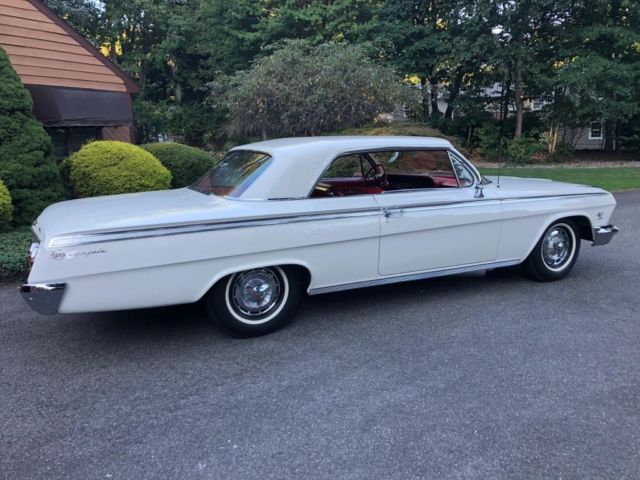 1962 White Chevrolet Impala Coupe