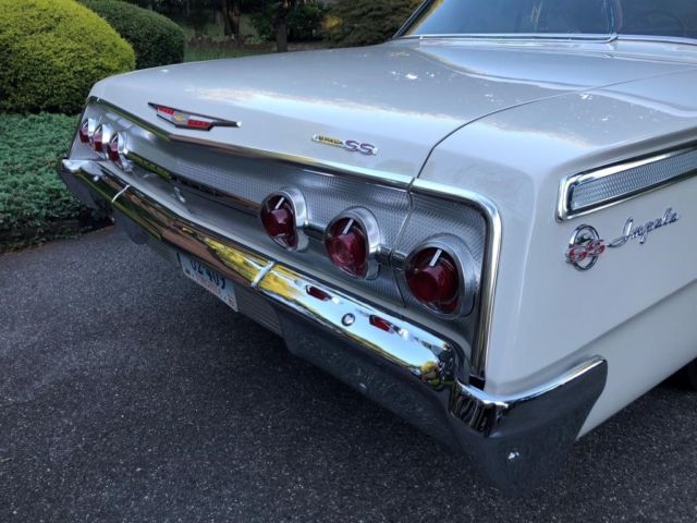 1962 White Chevrolet Impala Coupe