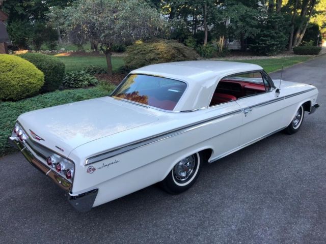 1962 White Chevrolet Impala Coupe