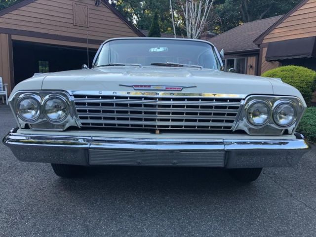 1962 White Chevrolet Impala Coupe
