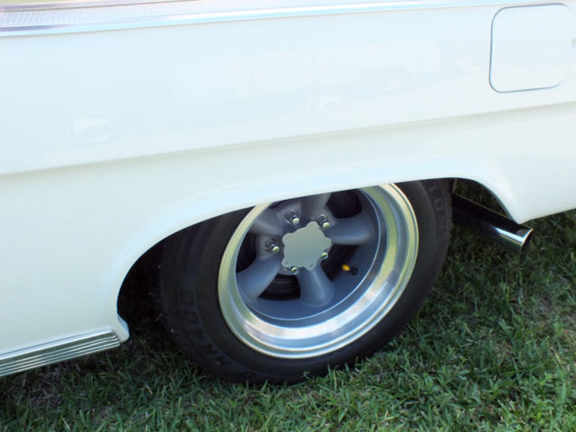 1962 White Chevrolet Impala Coupe