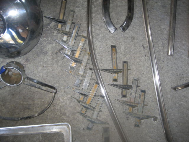 1962 MAROON/WHITE Chevrolet Corvair Coupe