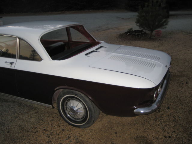 1962 MAROON/WHITE Chevrolet Corvair Coupe