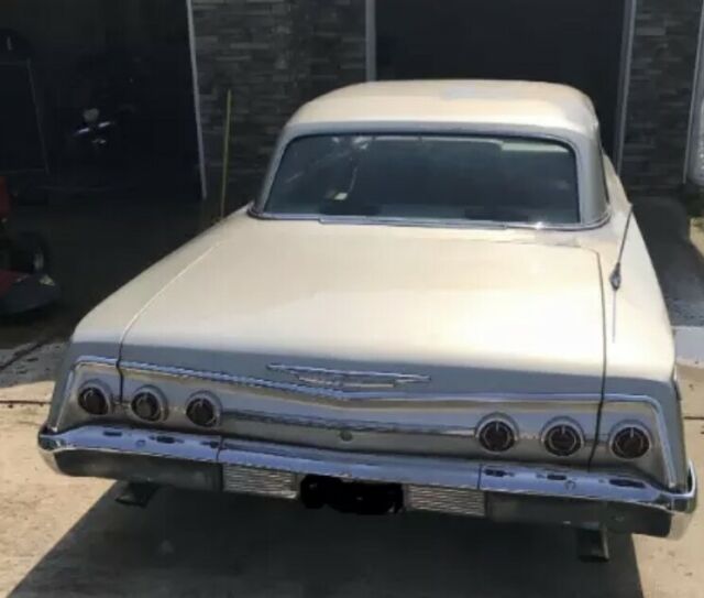 1962 Gold Chevrolet Impala Coupe