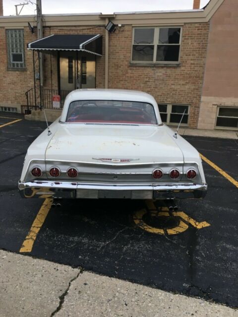 1962 White Chevrolet Impala Coupe