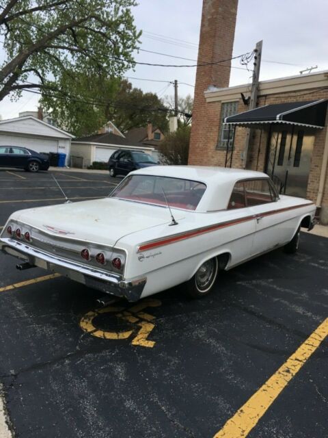 1962 White Chevrolet Impala Coupe