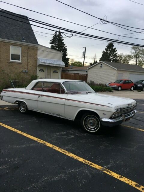 1962 White Chevrolet Impala Coupe