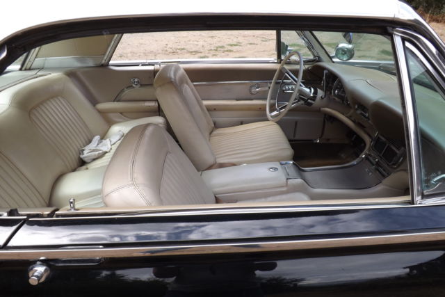 1962 White Top / Raven Black Ford Thunderbird Coupe