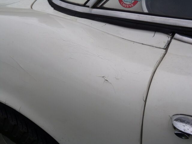 1962 White Chevrolet Corvette