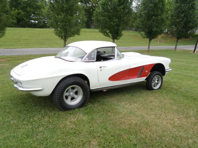 1962 White Chevrolet Corvette