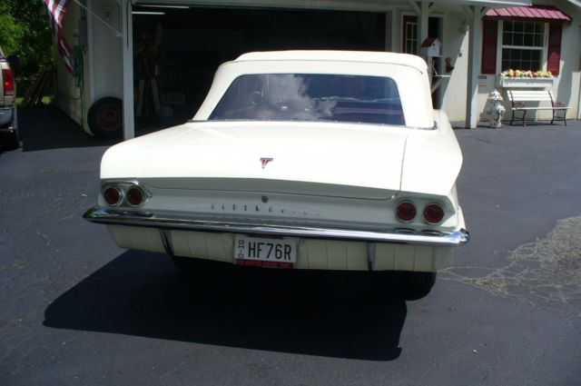 1962 White Oldsmobile Cutlass Convertible