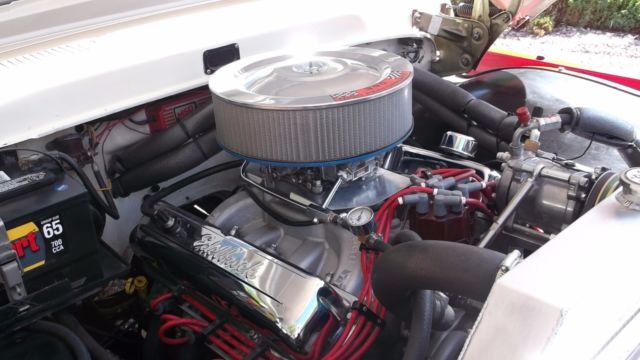 1962 Red & White Ford F-100 Intergrated / Unibody