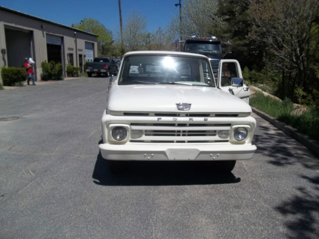 1962 White Ford F-100