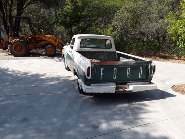 1962 Green / white Ford F-100 Uni-body