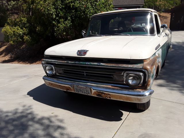 1962 Green / white Ford F-100 Uni-body